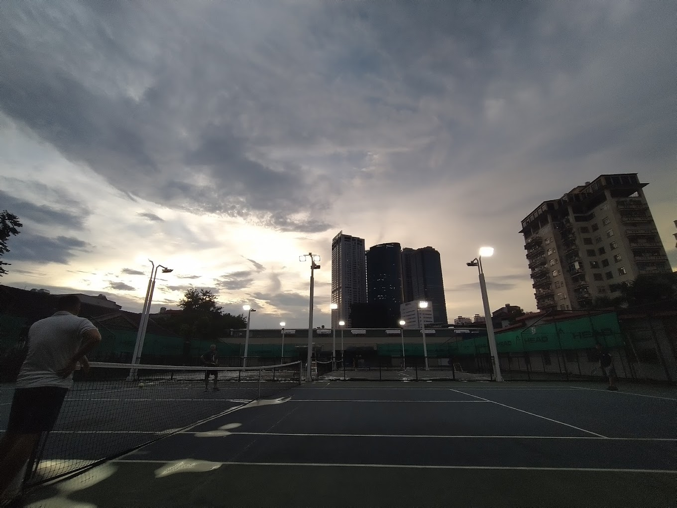 Sân Tennis Khang An là một cơ sở quần vợt tư nhân tọa lạc tại 391 Nguyễn Xiển, bao gồm 6 sân Tennis riêng