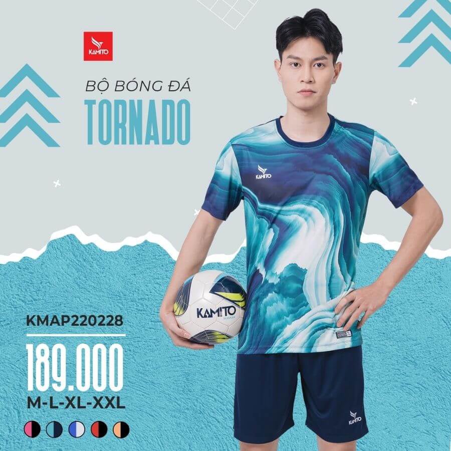 Áo đá bóng không logo Kamito Tornado phối màu xanh rêu và navy, thiết kế thoáng khí.
