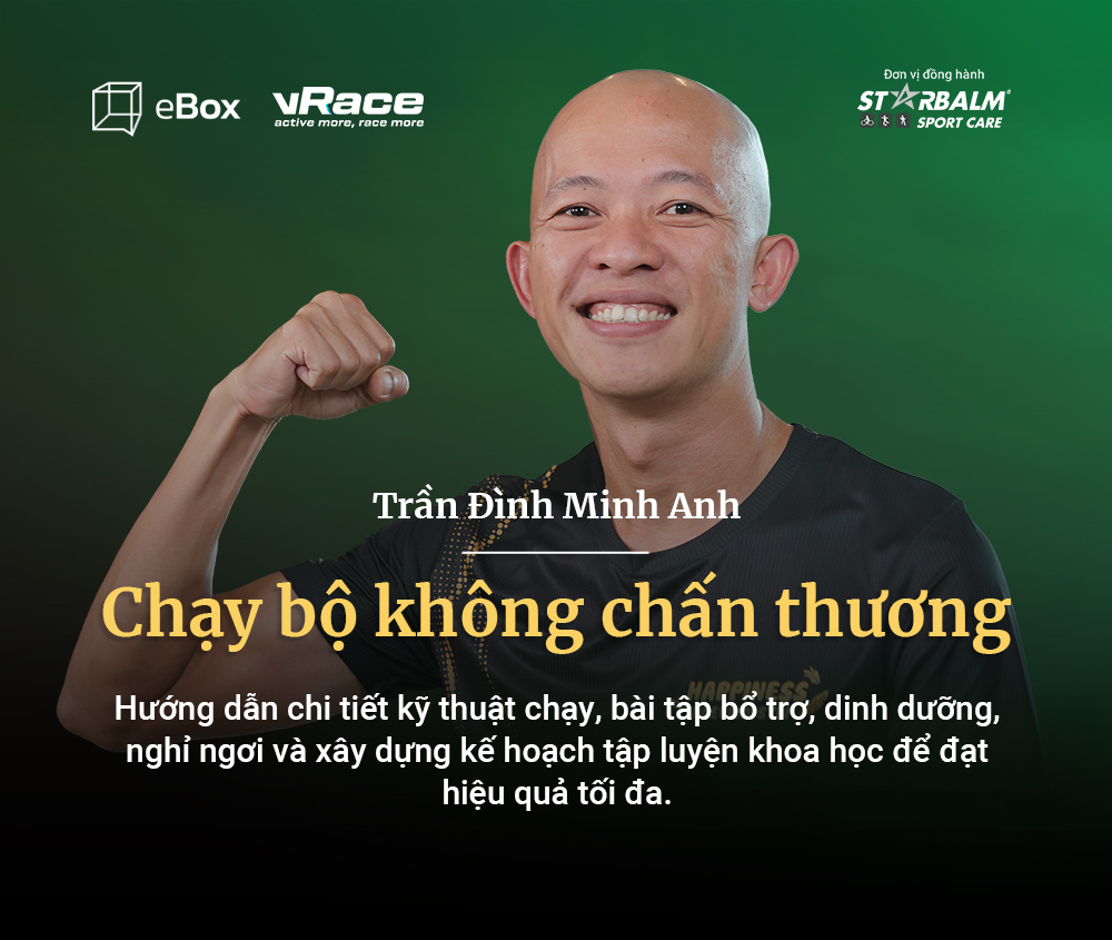 Người phụ nữ chạy bộ ngoài trời với kỹ thuật chân đúng