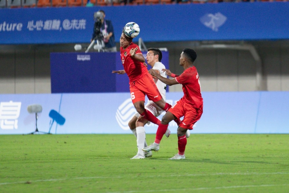 Trận đấu vòng 1/8 môn bóng đá nam ASIAD 19 giữa Olympic Indonesia và Olympic Uzbekistan