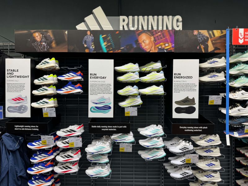 Giày chạy bộ Adidas có sẵn tại Decathlon