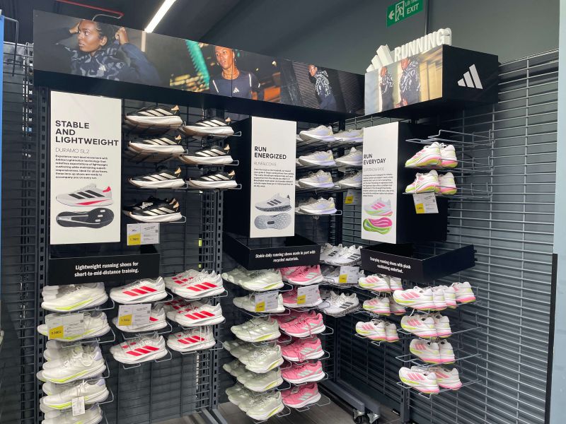 Khu vực giày dép Adidas tại Decathlon