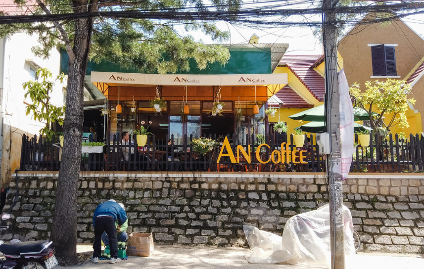 AN Cafe, quán cafe xem bóng đá Đà Lạt với decor thể thao ấn tượng và màn hình lớn