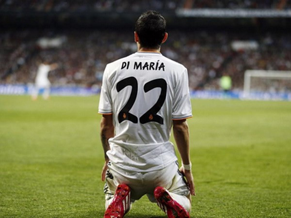 Ángel Di María với số áo 22 trong bóng đá, đại diện cho cầu thủ chạy cánh tài năng và tạt bóng chính xác.