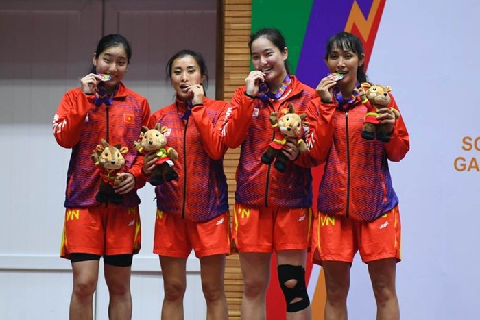 Đội bóng rổ 3x3 nữ Việt Nam xuất sắc giành HCB SEA Games 31, nắm vững luật thi đấu bóng rổ