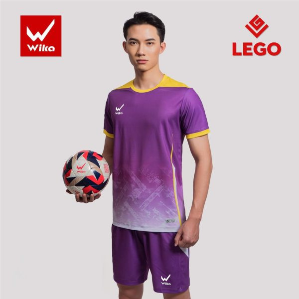 Áo bóng đá Wika LEGO màu tím ấn tượng, mang lại vẻ ngoài nổi bật trên sân.