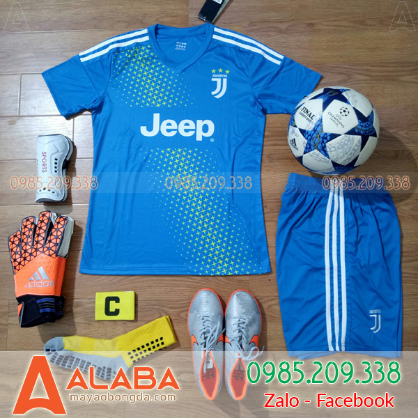 Áo đá bóng Juventus 2019 màu xanh dương với logo Adidas và Jeep