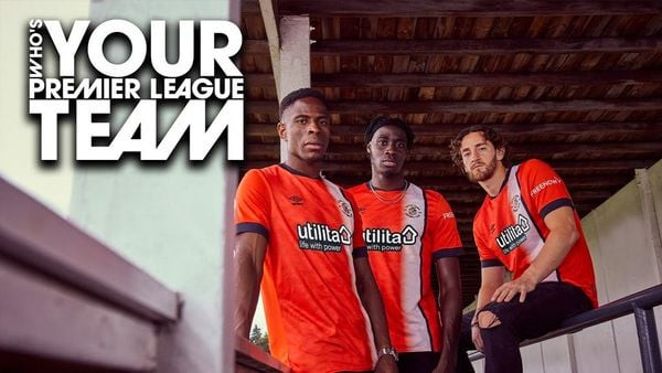 Áo đấu của Luton Town với nhà tài trợ Utilita trong mùa Premier League