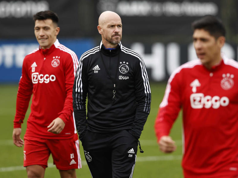 Áo huấn luyện viên Erik ten Hag hiện đại, tinh tế, chú trọng chi tiết và phom dáng