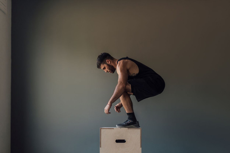 Thực hành Box Jump, một trong các bài tập bật cao bóng chuyền hiệu quả