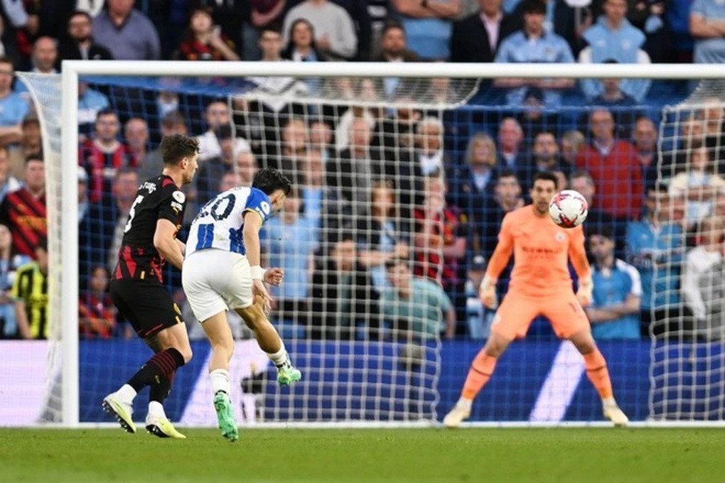 bàn thắng đẹp nhất năm của Julio Enciso vào lưới Man City từ cú sút xa đẳng cấp