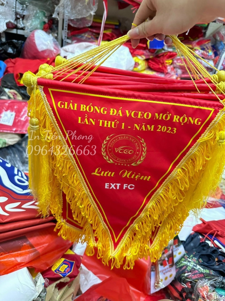 Bảng mẫu thiết kế cờ lưu niệm bóng đá chuyên nghiệp và độc đáo