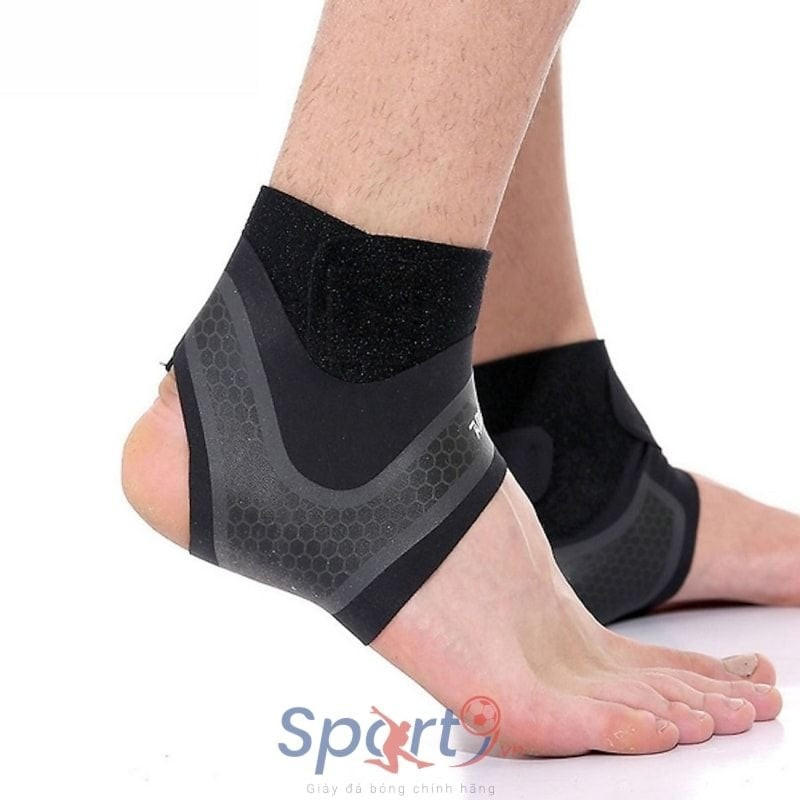 Băng quấn bảo vệ mắt cá chân giúp cầu thủ duy trì sự linh hoạt và kiểm soát bóng