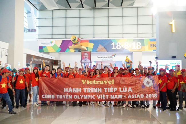 Băng rôn cổ vũ bóng đá tiếp lửa đội tuyển OLYMPIC Việt Nam, màu sắc rực rỡ, thiết kế ấn tượng, thu hút sự chú ý