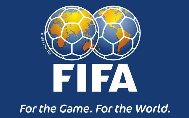 Biểu tượng Liên đoàn bóng đá thế giới (FIFA), tổ chức đóng vai trò quan trọng trong việc đưa bóng đá phát triển và xác nhận bóng đá xuất phát từ đâu.