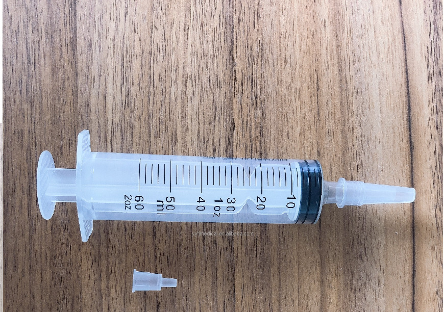 Bơm bóng rổ bằng ống tiêm