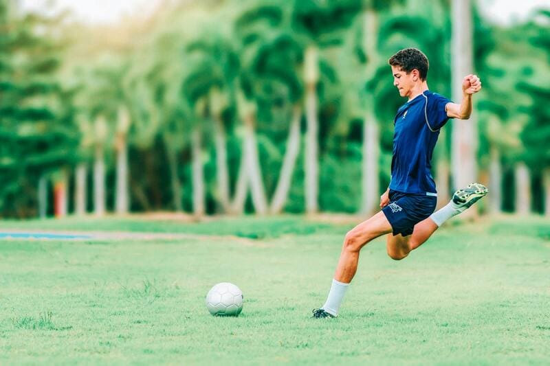 Bóng đá kích thích cơ chế tăng trưởng chiều cao và sức khỏe xương khớp