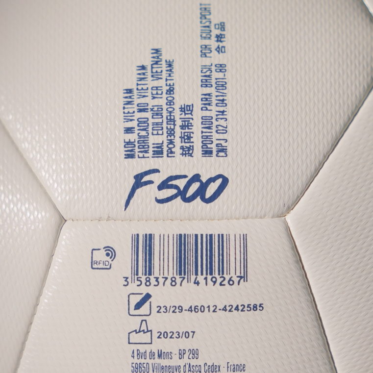 Chứng nhận FIFA chất lượng cho quả bóng đá được sản xuất bởi Decathlon Việt Nam