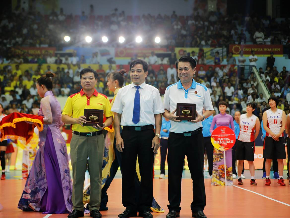 Các đại biểu và khách mời tham dự Lễ khai mạc Giải bóng chuyền nữ quốc tế VTV Cup 2019