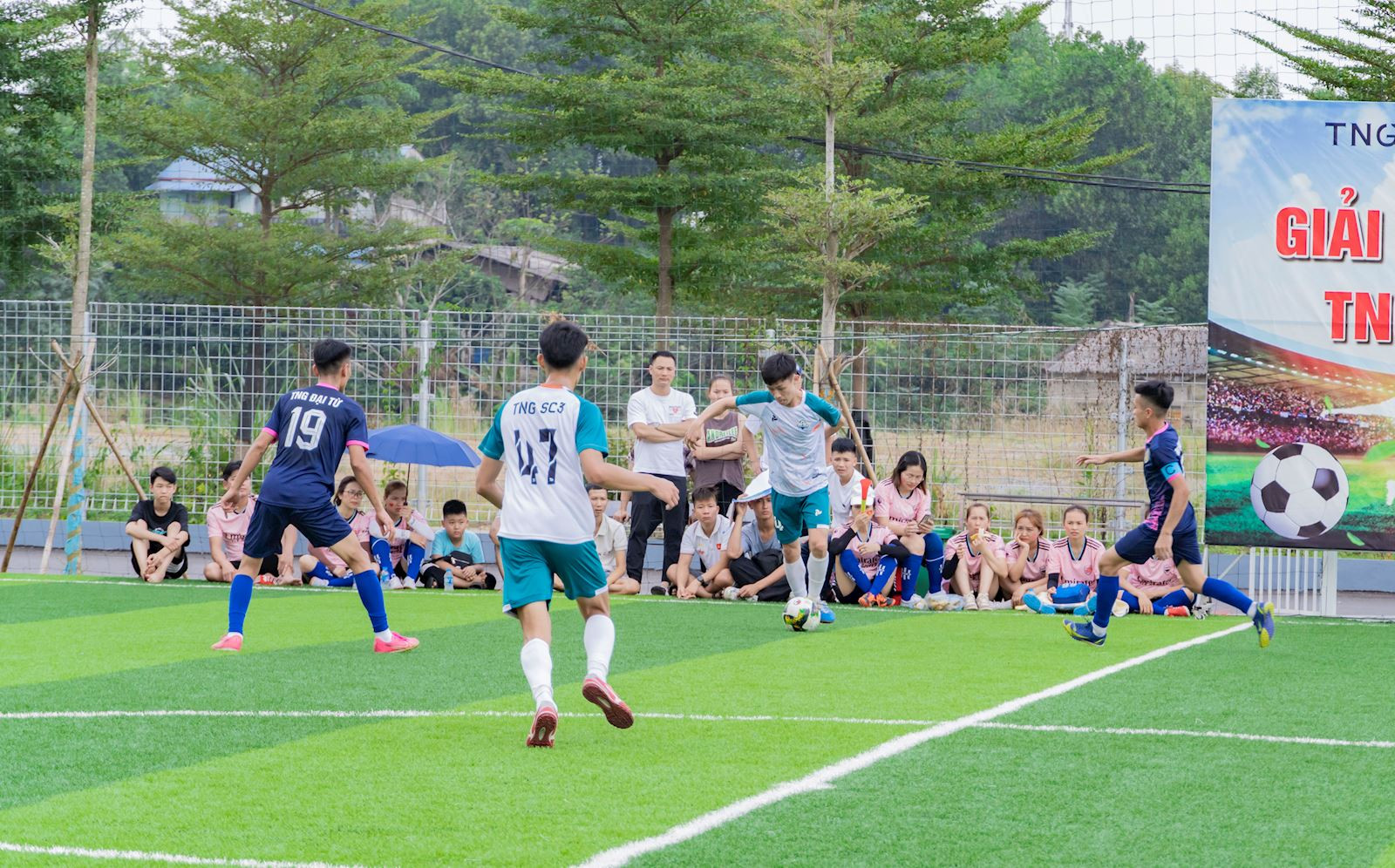 Các đội hạng ba nam CN Phú Bình 1 và CN Phú Bình 2 nhận giải tại TNG Cup 2023