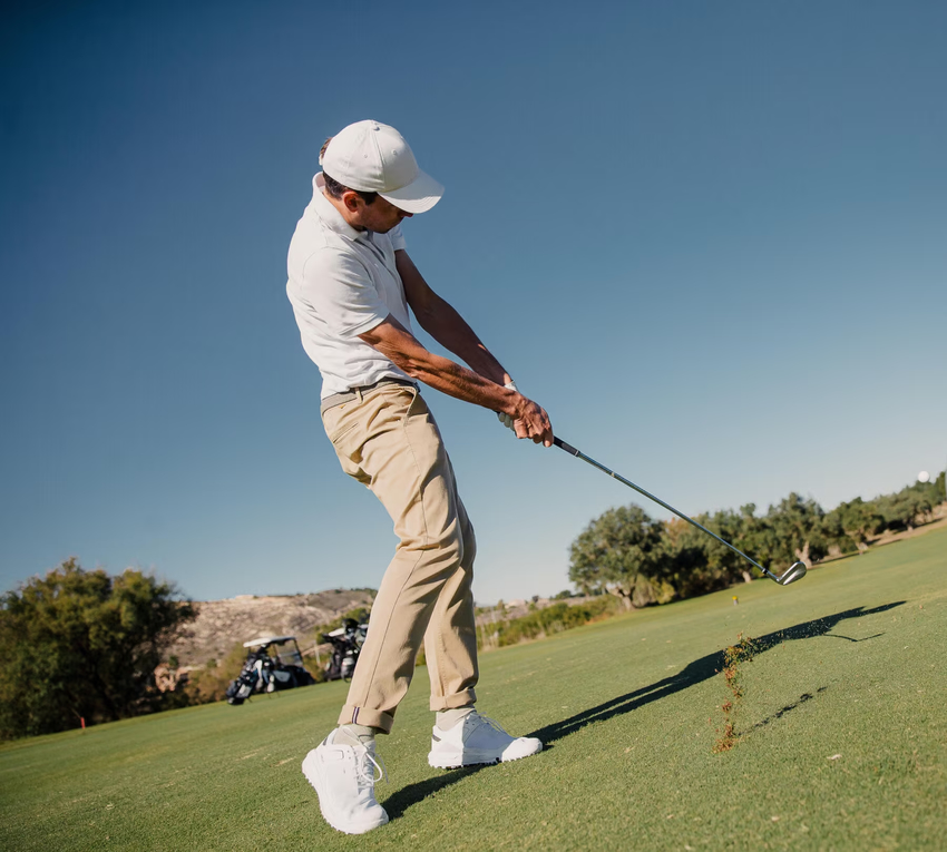Trang phục lịch sự của golfer, thể hiện nghi thức và luật chơi golf