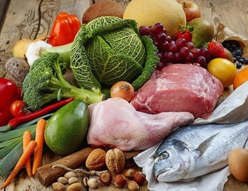 Các loại thực phẩm giàu carbohydrate giúp cung cấp năng lượng ổn định trước khi đá bóng