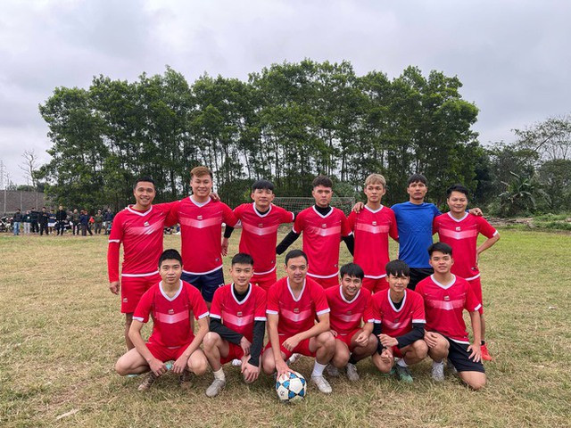 Các thành viên FC Miếu tự tin trước giải Đồng Vân Cup, thể hiện tinh thần bóng đá Việt Nam