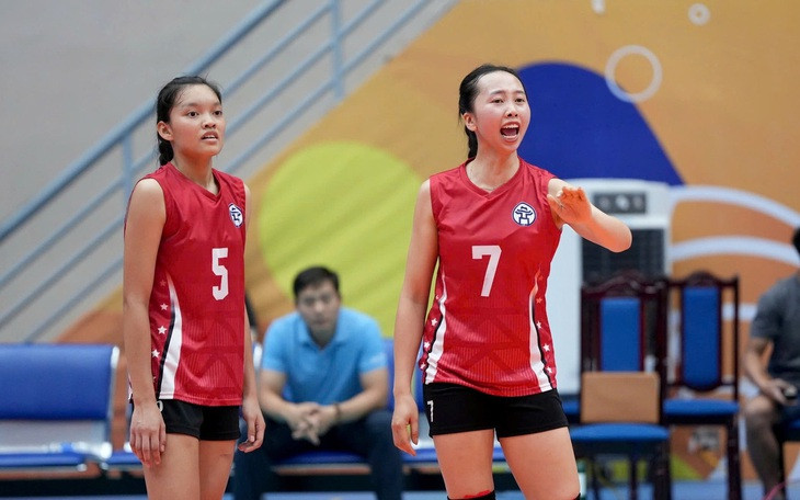 Các vận động viên trẻ thi đấu đầy nhiệt huyết trong khuôn khổ lịch thi đấu bóng chuyền trẻ 2023