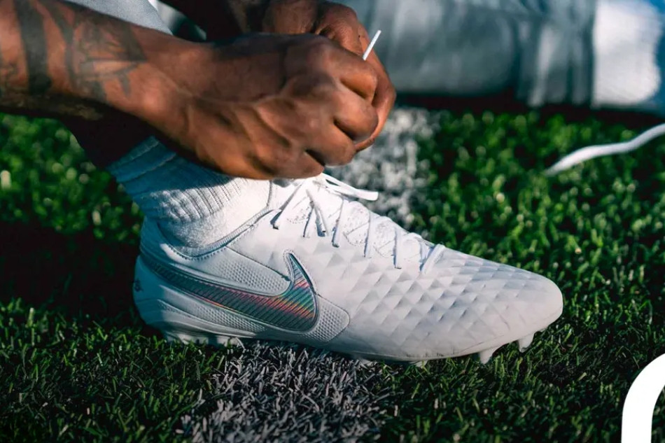 Cách xỏ dây giày đá bóng kiểu xỏ dây nút chạy Runner’s loop