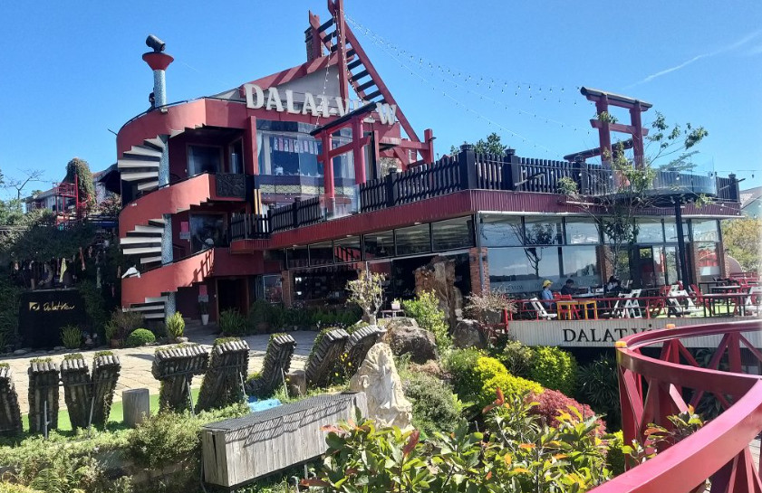Cafe Dalat View, quán cafe xem bóng đá Đà Lạt với tầm nhìn đẹp và màn hình chất lượng cao