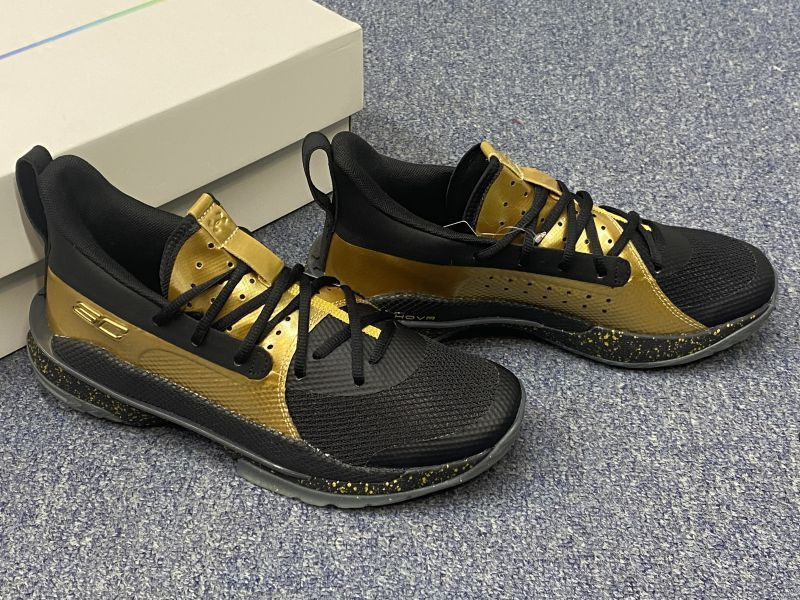Cận cảnh bộ đệm giày bóng rổ Curry 7 của Under Armour