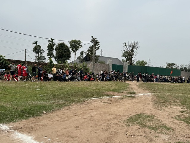 Cảnh ăn mừng bàn thắng tại giải Đồng Vân Cup, biểu hiện của niềm vui trong bóng đá Việt Nam