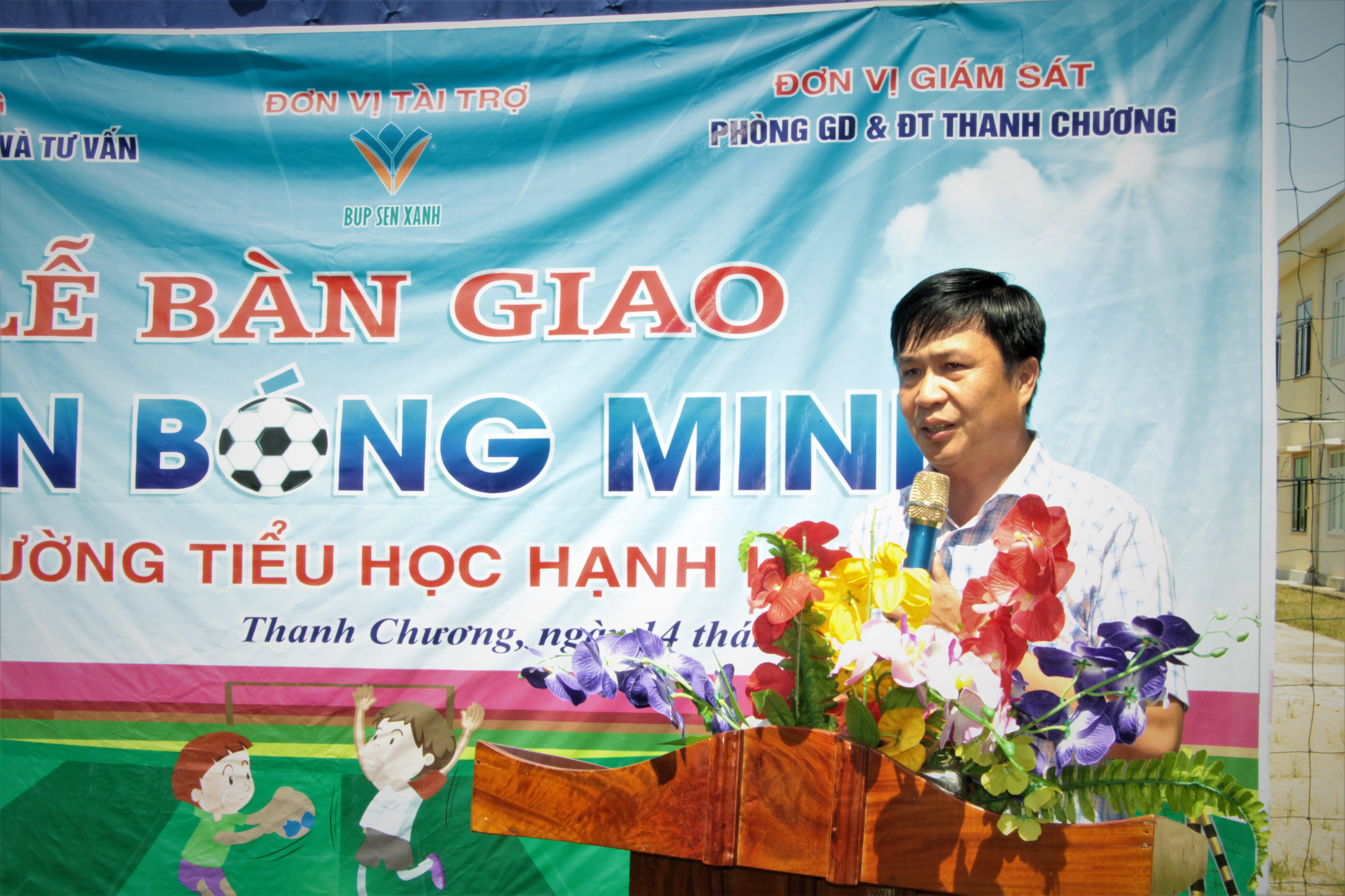Cảnh quan sân bóng đá mini mới tại trường tiểu học Hạnh Lâm, một không gian thể thao lý tưởng trong chuỗi sân bóng đá Lan Anh giới thiệu.