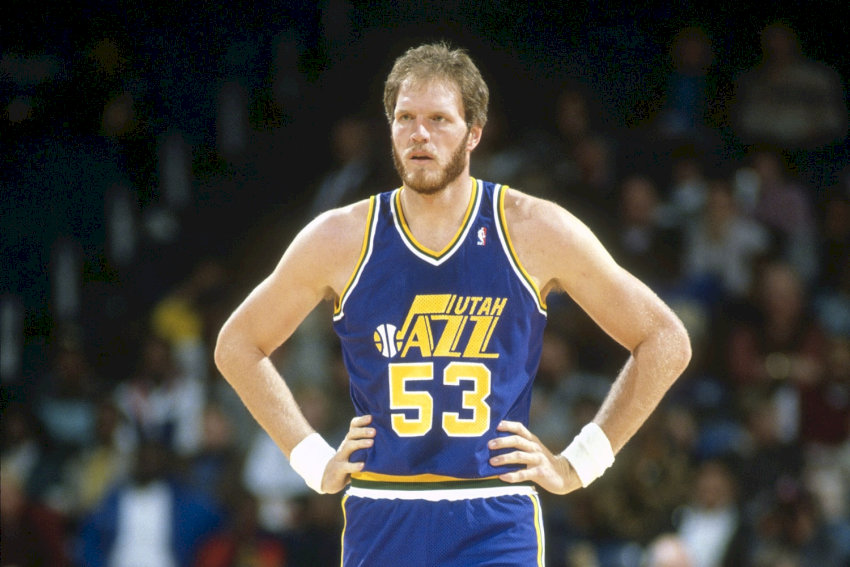 Mark Eaton trong trang phục thi đấu của Utah Jazz