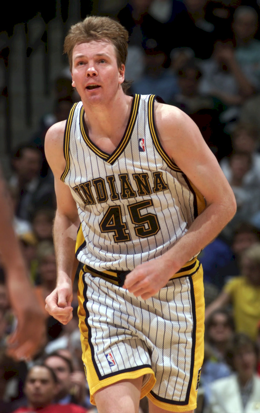 Rik Smits trong trang phục thi đấu của Indiana Pacers