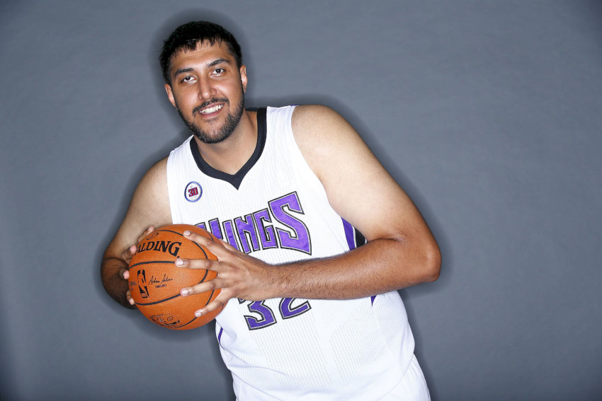 Sim Bhullar trên sân đấu