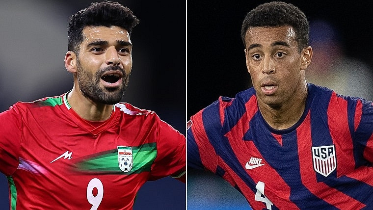 Cầu thủ đội tuyển Iran và Mỹ tranh chấp bóng quyết liệt tại World Cup 2022, trận đấu quan trọng trên VTV2