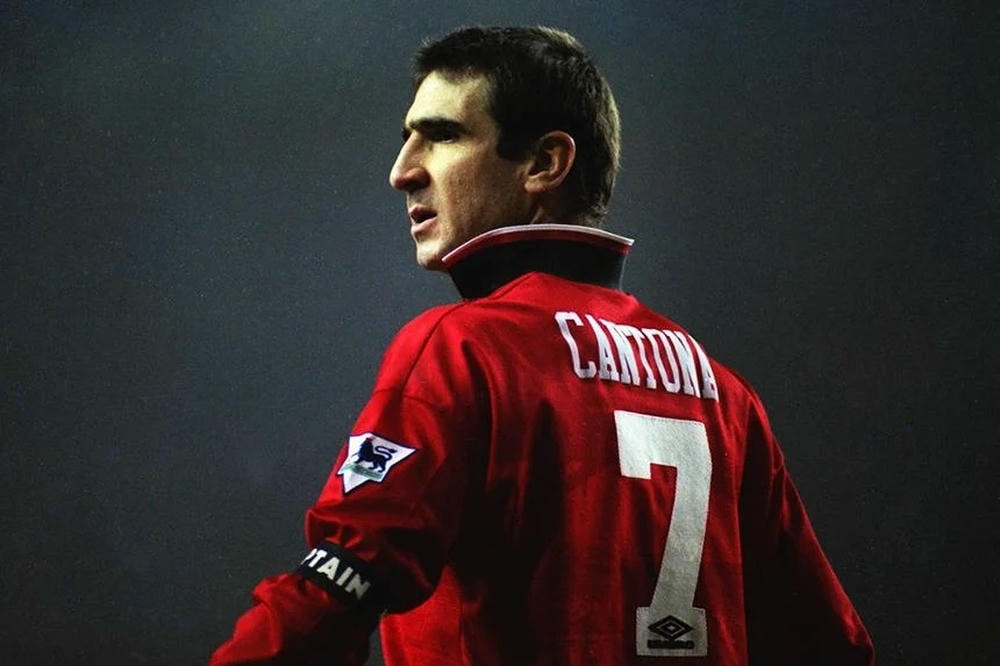 Cầu thủ Eric Cantona trong trang phục số 7 của Manchester United