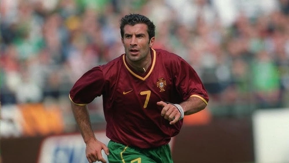 Cầu thủ Luis Figo trong trang phục số 7 của Real Madrid