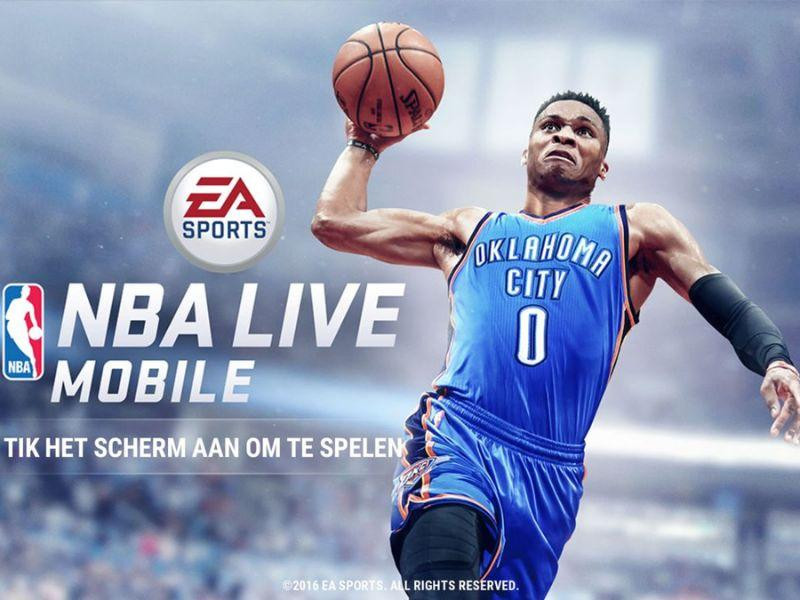 Cầu thủ NBA đang úp rổ trong game NBA LIVE Mobile Basketball