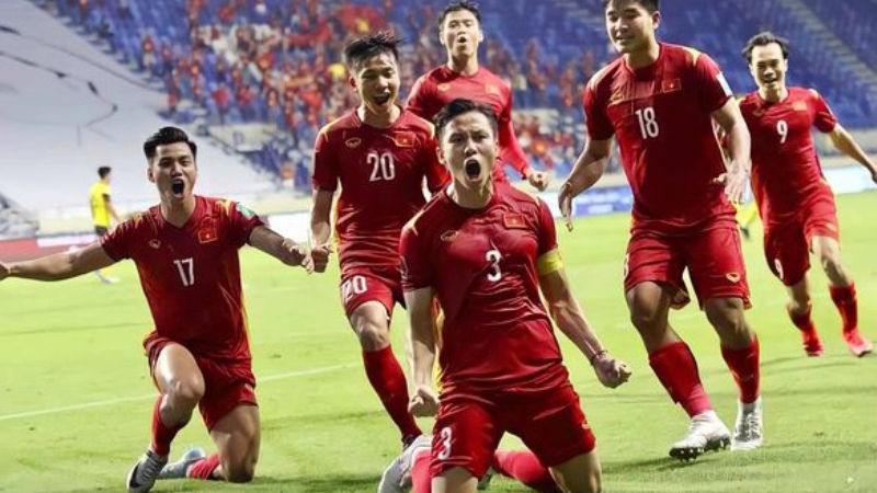 Thị trường lương cầu thủ bóng đá Việt Nam