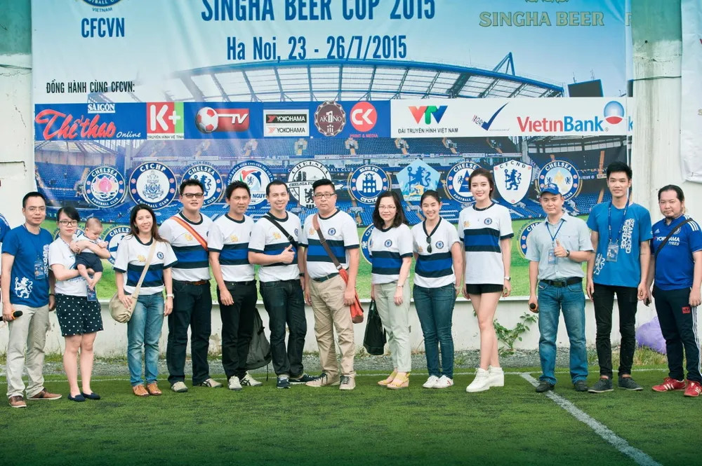 CFCVN kỷ niệm 10 năm thành lập với cờ và bánh sinh nhật