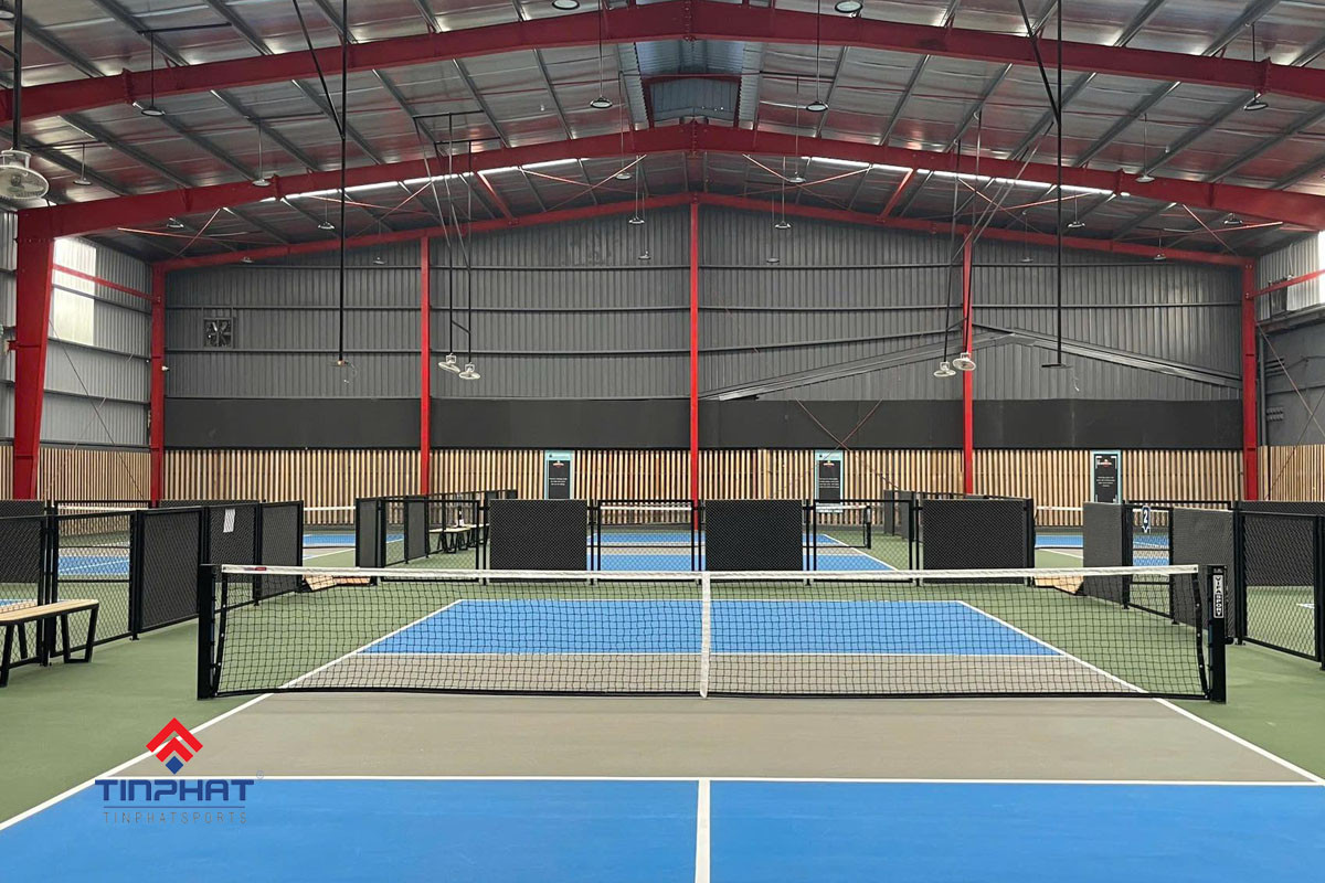 Chi chí thiết kế thi công sân pickleball có mái che