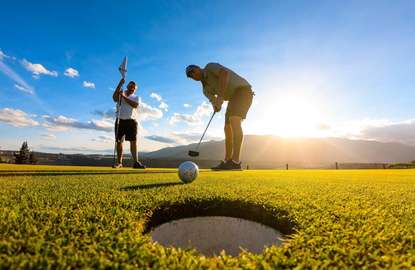 Ước tính chi phí đầu tư ban đầu để học chơi golf tại Việt Nam