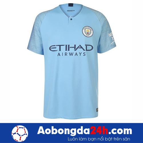 Chi tiết thiết kế cổ áo và tay áo của áo bóng đá Man City 2019