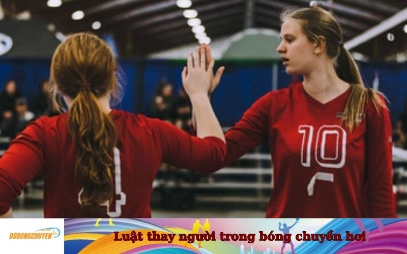 Chiến thuật thay người trong bóng đá được thảo luận kỹ lưỡng trên sân tập