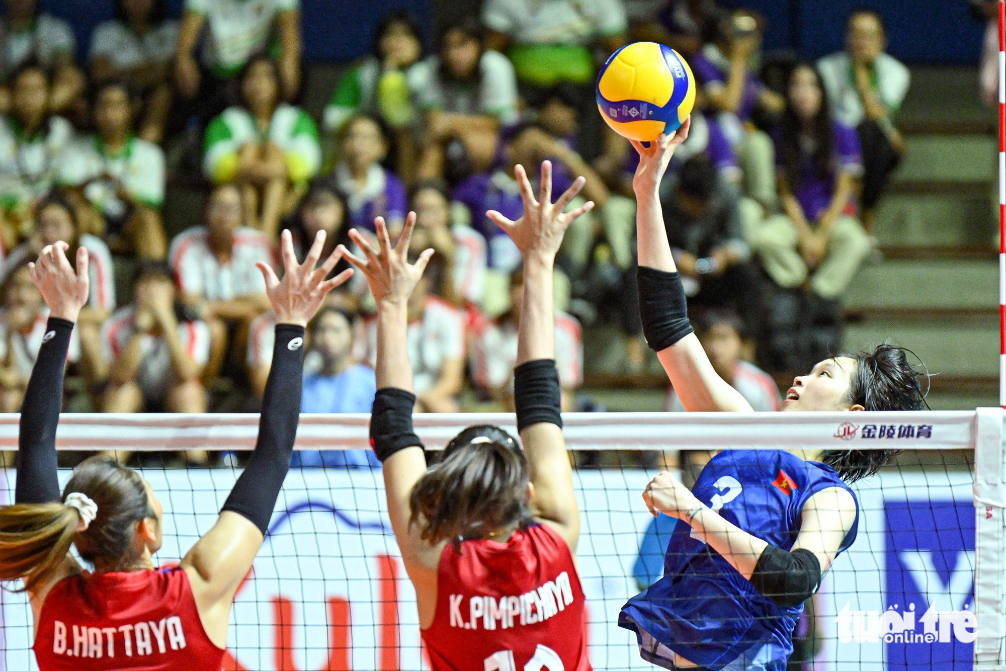 Chủ công Trần Thị Thanh Thúy dẫn dắt đội tuyển bóng chuyền nữ Việt Nam tại SEA Games 31