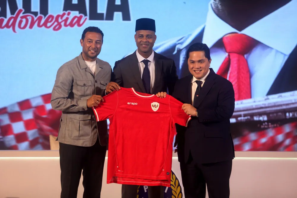 Chủ tịch Liên đoàn bóng đá Indonesia Erick Thohir, biểu tượng cho tầm nhìn lãnh đạo trong bóng đá. Nỗ lực phát triển đội tuyển quốc gia như Đội tuyển Bóng đá Quốc gia Belarus cần sự dẫn dắt chiến lược tương tự từ các nhà quản lý để vươn tầm.
