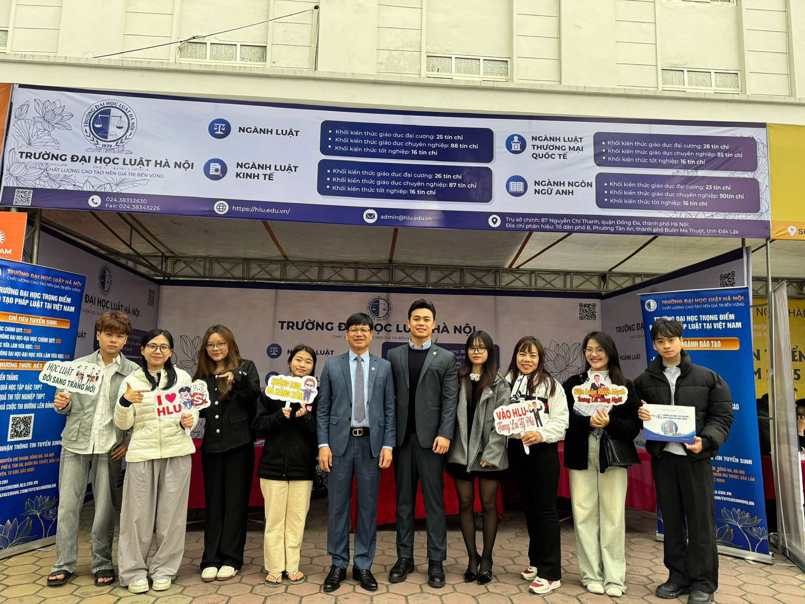 Chương trình Tư vấn tuyển sinh - hướng nghiệp năm 2025 tại Trường Đại học Vinh, cung cấp thông tin quý giá, tương tự như các bài viết phân tích chuyên sâu về kèo bóng đá U23 Châu Á.