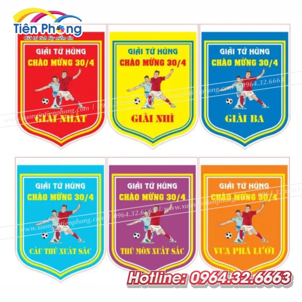 Cờ lưu niệm đá bóng được trao tặng cho đội thắng cuộc
